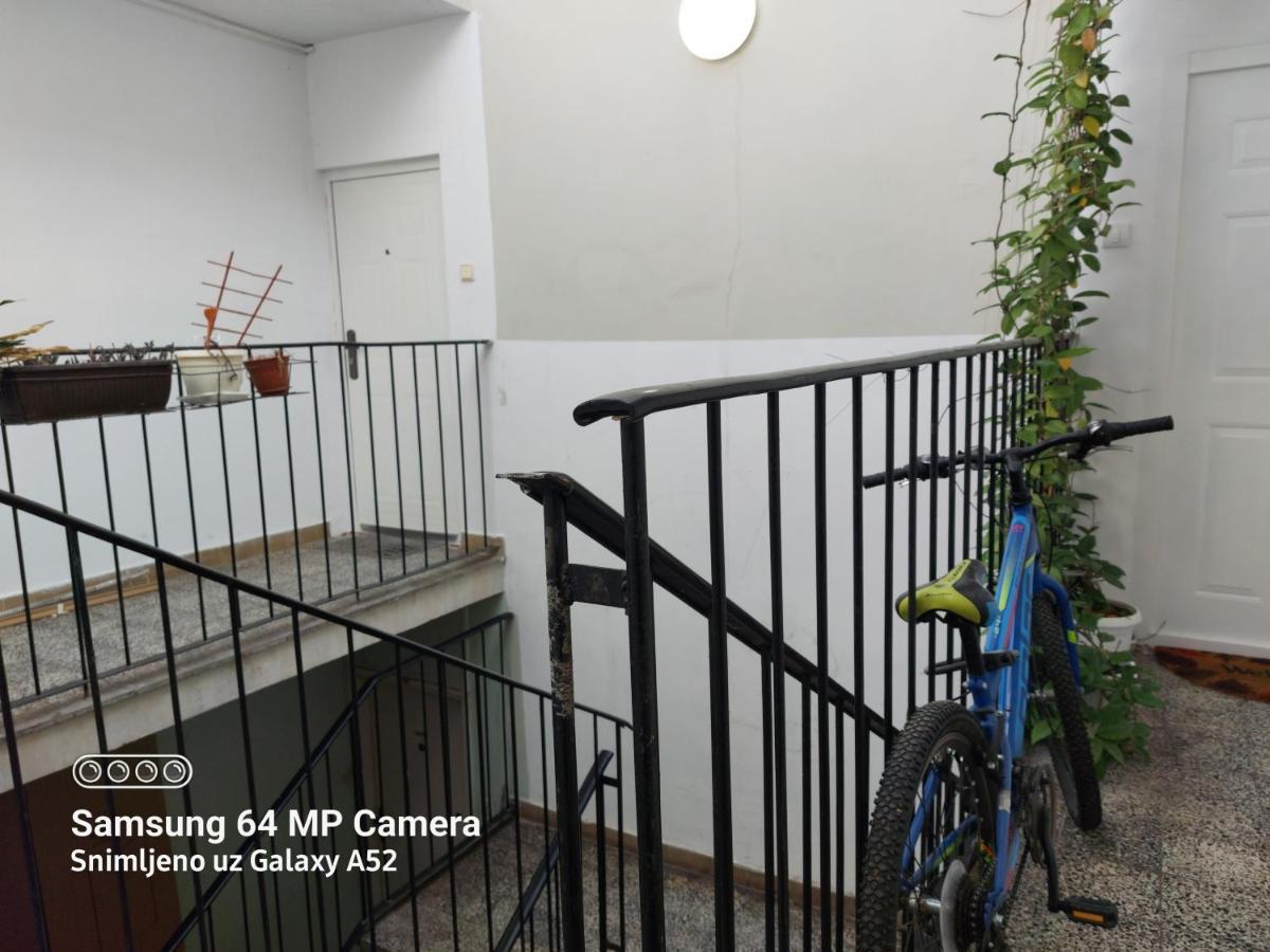 Apartment Daca Stan Belgrade Extérieur photo